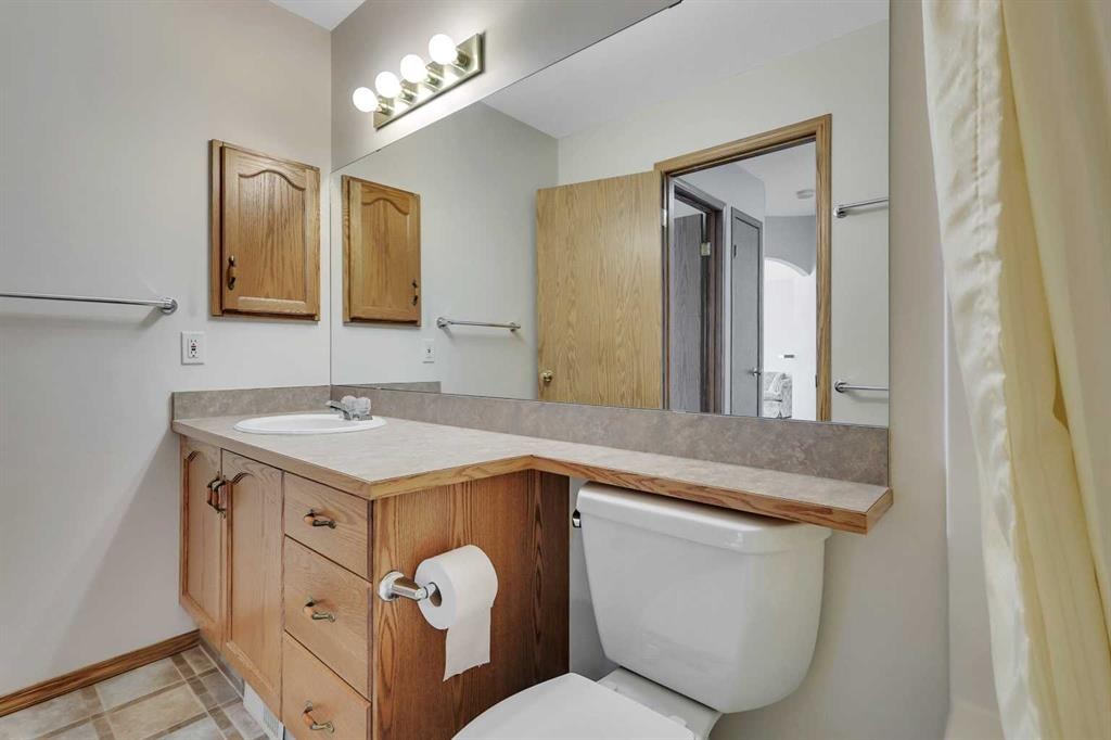 2 Janko Close, Red Deer, AB - Indoor Photo Showing Bathroom
