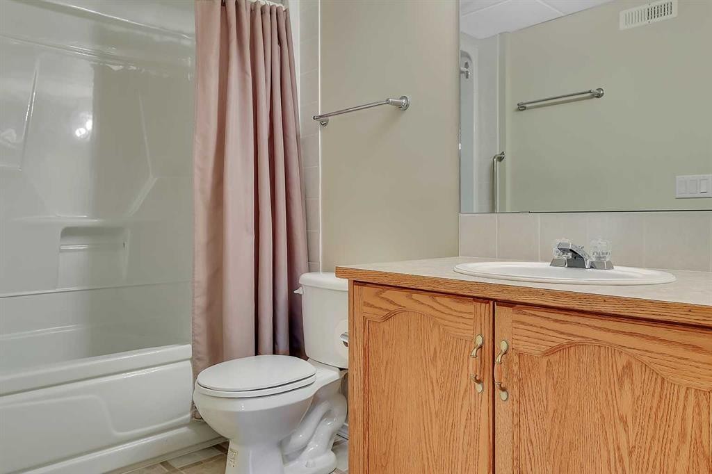 2 Janko Close, Red Deer, AB - Indoor Photo Showing Bathroom