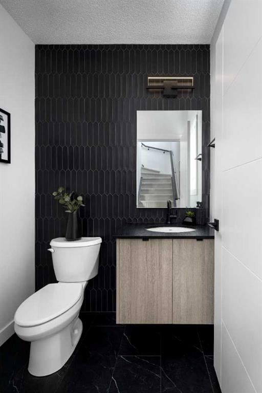 377 Creekside Drive Sw, Calgary, AB - Indoor Photo Showing Bathroom