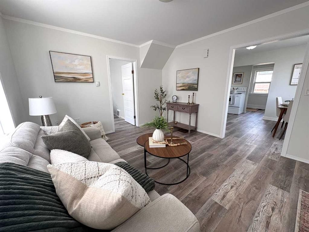 5129 48 Avenue, Ponoka, AB - Indoor Photo Showing Living Room