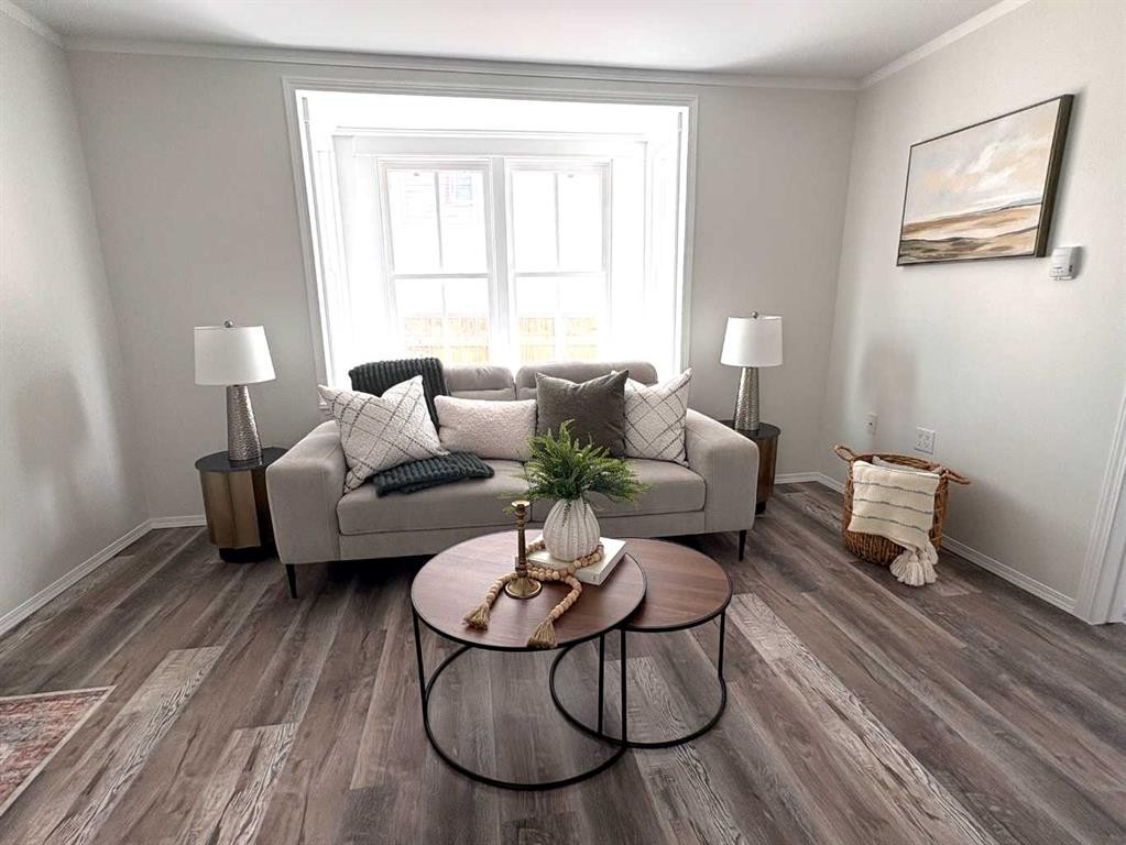 5129 48 Avenue, Ponoka, AB - Indoor Photo Showing Living Room