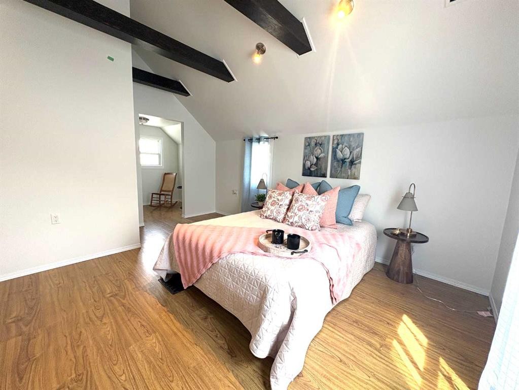5129 48 Avenue, Ponoka, AB - Indoor Photo Showing Bedroom