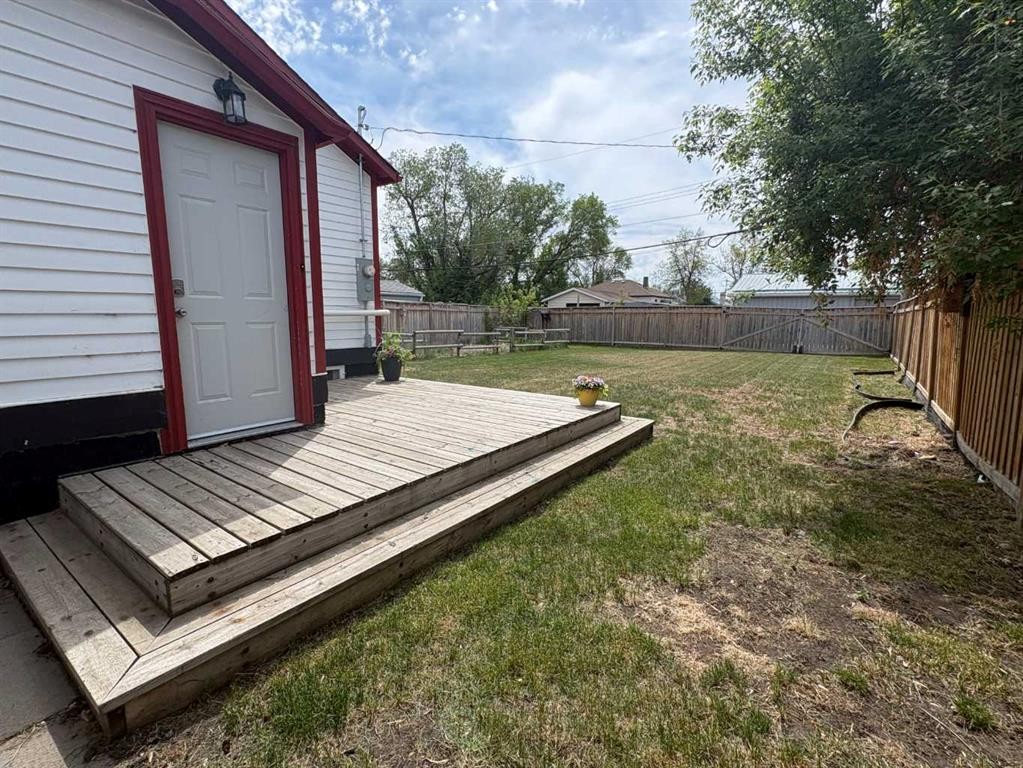 5129 48 Avenue, Ponoka, AB - Outdoor With Deck Patio Veranda With Exterior