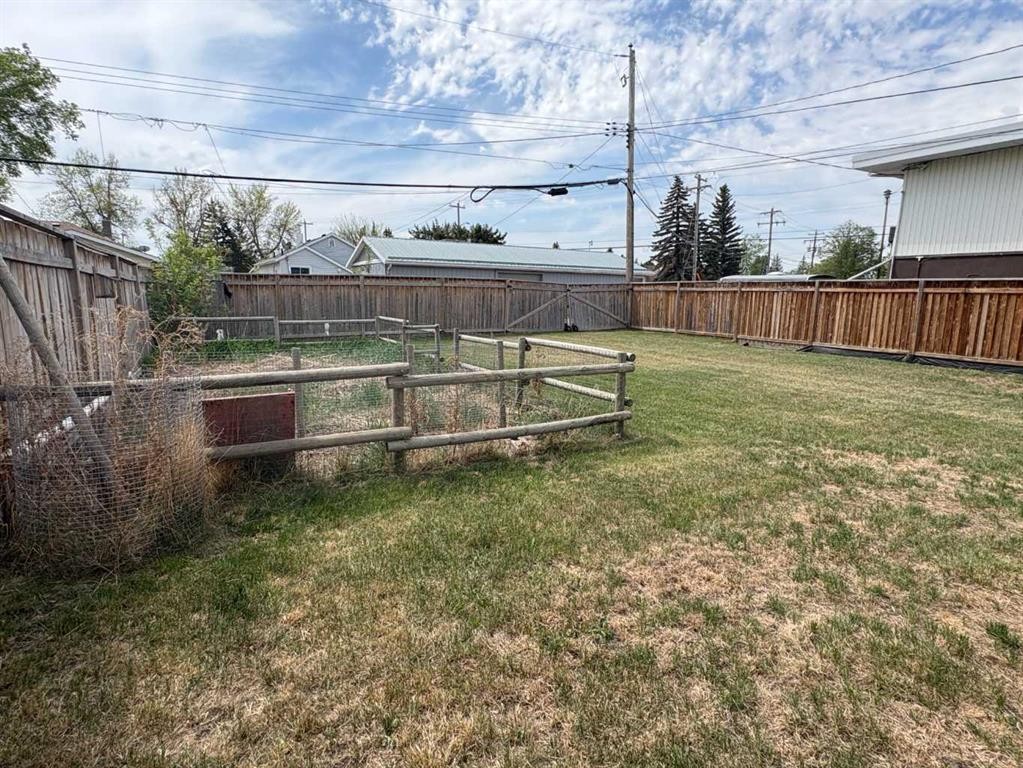5129 48 Avenue, Ponoka, AB - Outdoor