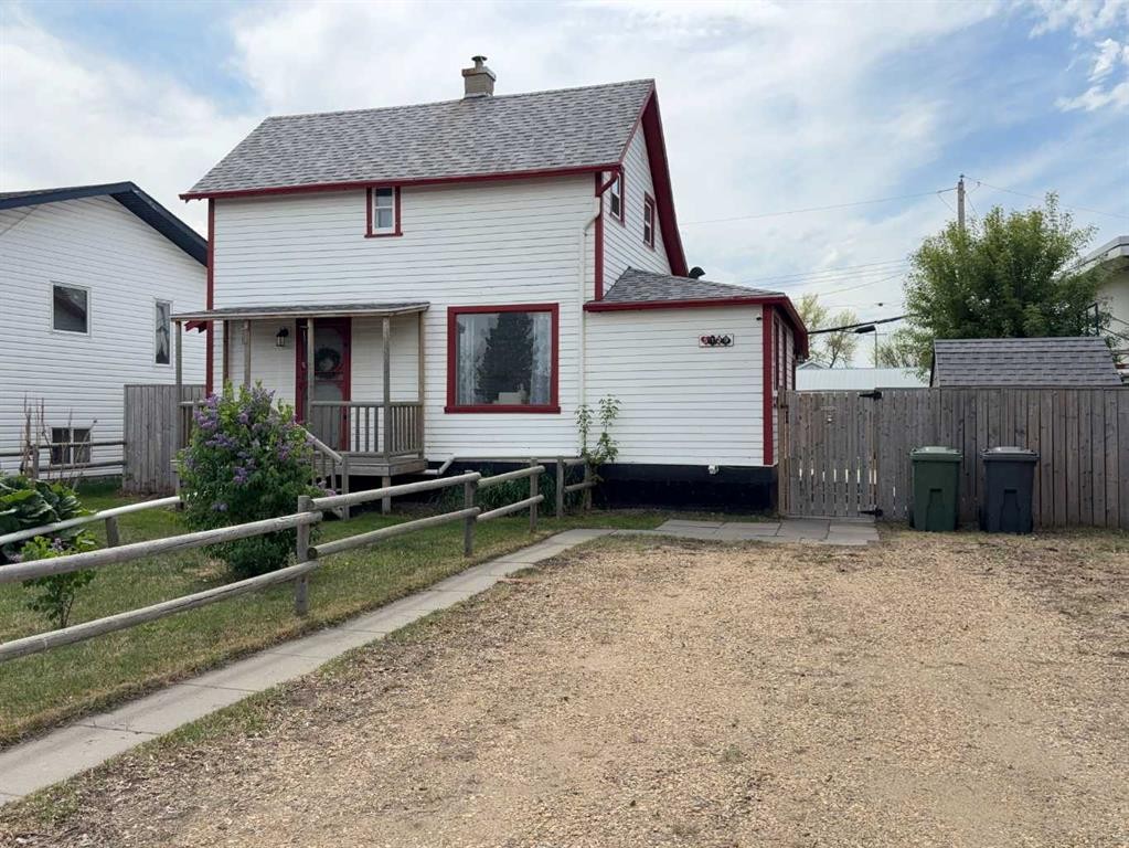5129 48 Avenue, Ponoka, AB - Outdoor With Deck Patio Veranda With Exterior