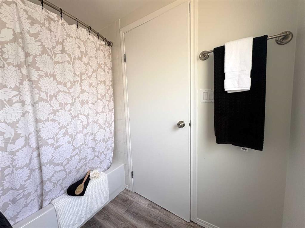5129 48 Avenue, Ponoka, AB - Indoor Photo Showing Bathroom