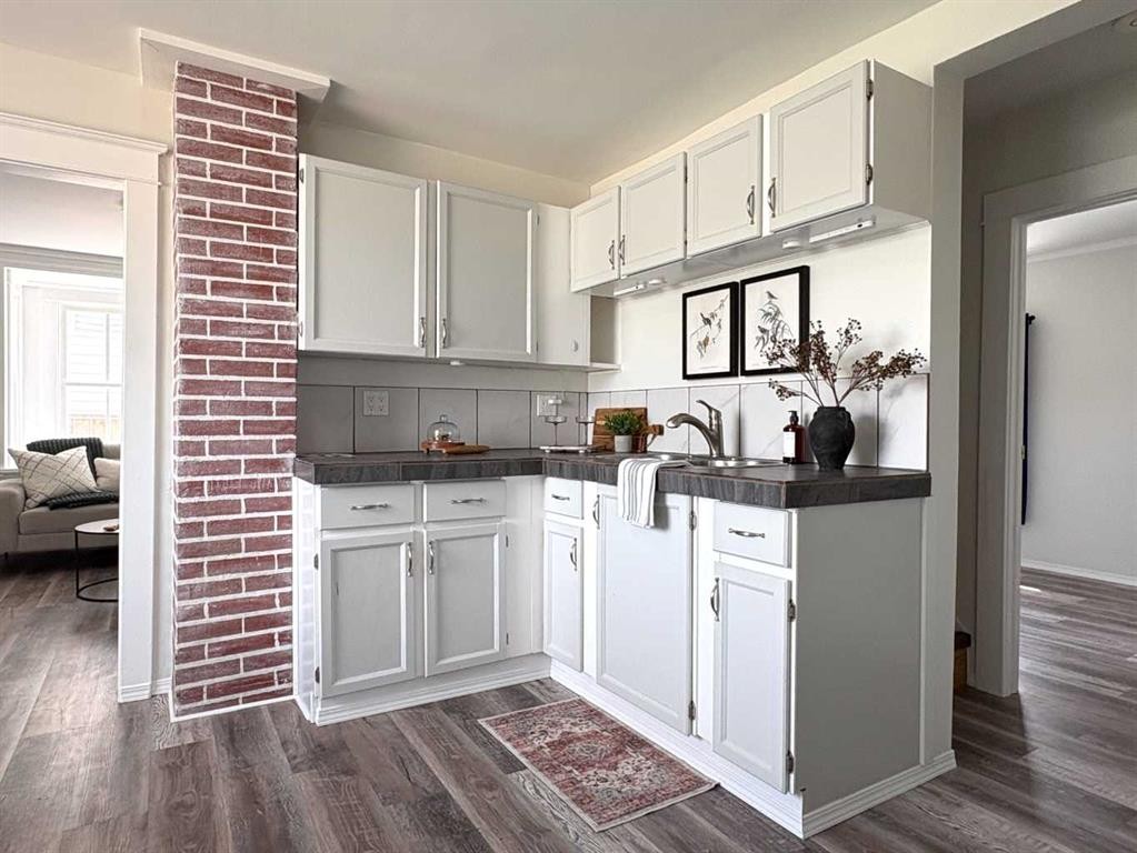 5129 48 Avenue, Ponoka, AB - Indoor Photo Showing Kitchen