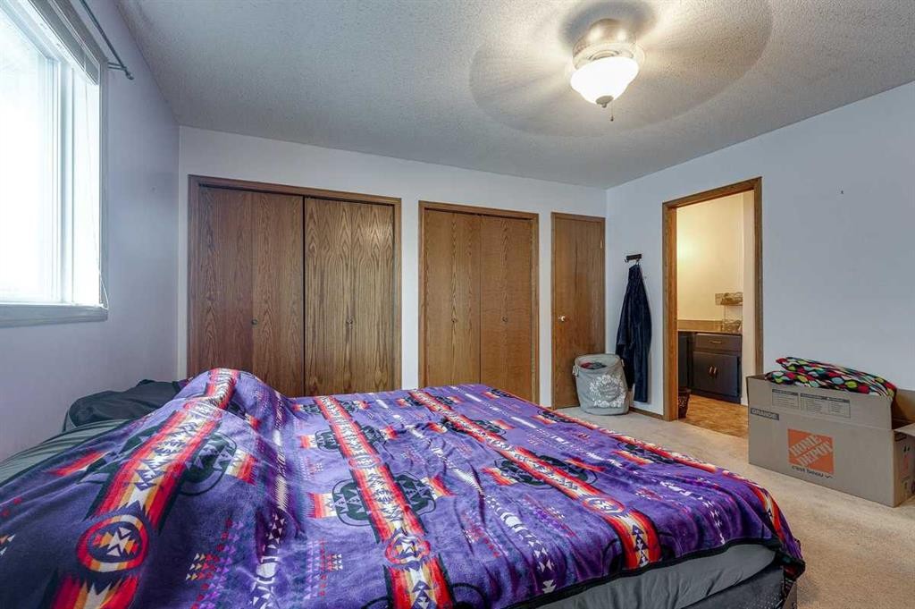 24 Bruns Bay, Lacombe, AB - Indoor Photo Showing Bedroom