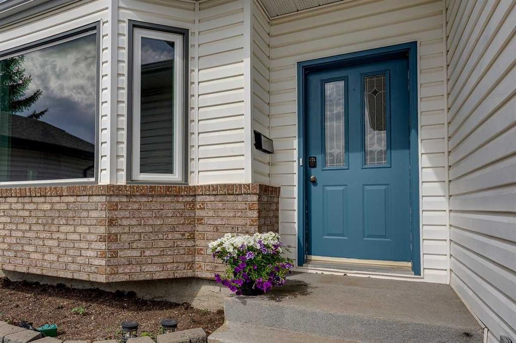 24 Bruns Bay, Lacombe, AB - Outdoor