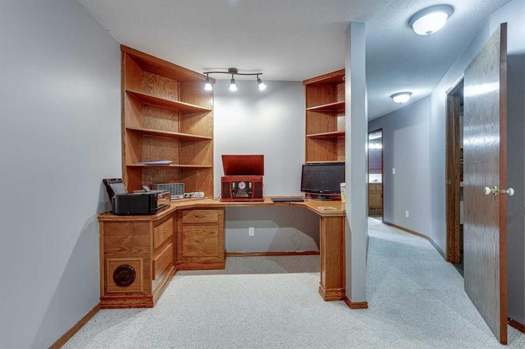 24 Bruns Bay, Lacombe, AB - Indoor Photo Showing Other Room
