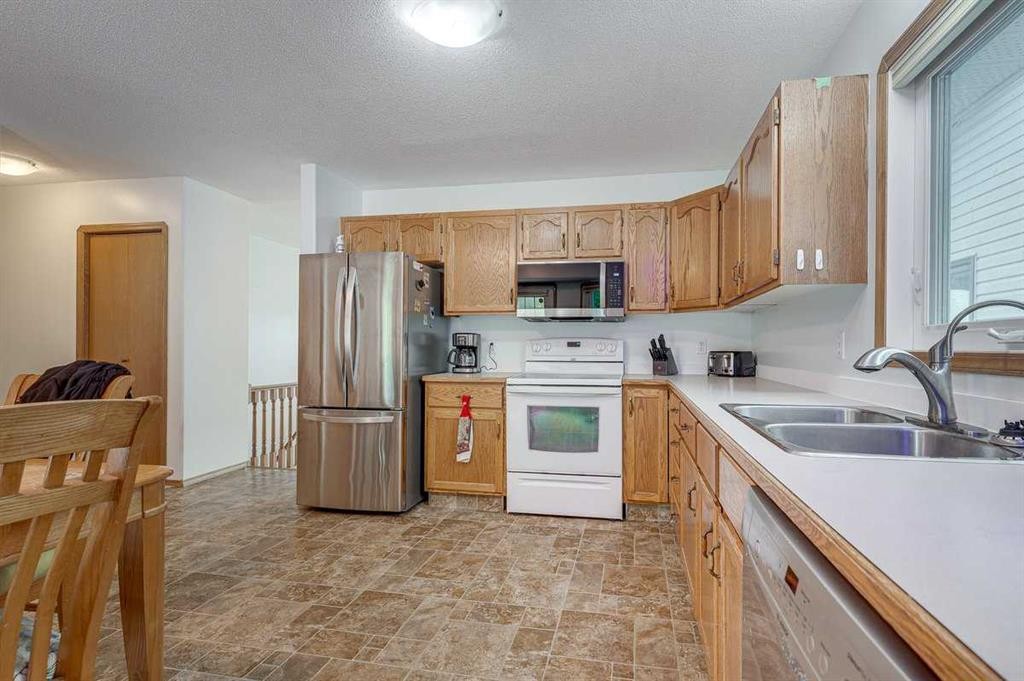 24 Bruns Bay, Lacombe, AB - Indoor Photo Showing Kitchen With Double Sink