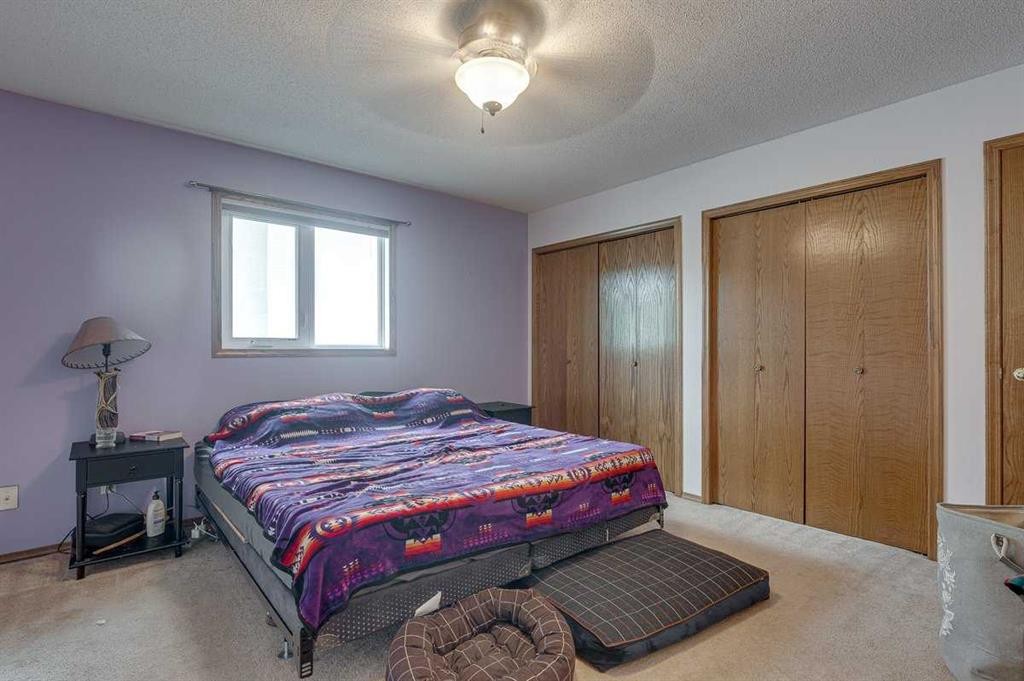 24 Bruns Bay, Lacombe, AB - Indoor Photo Showing Bedroom