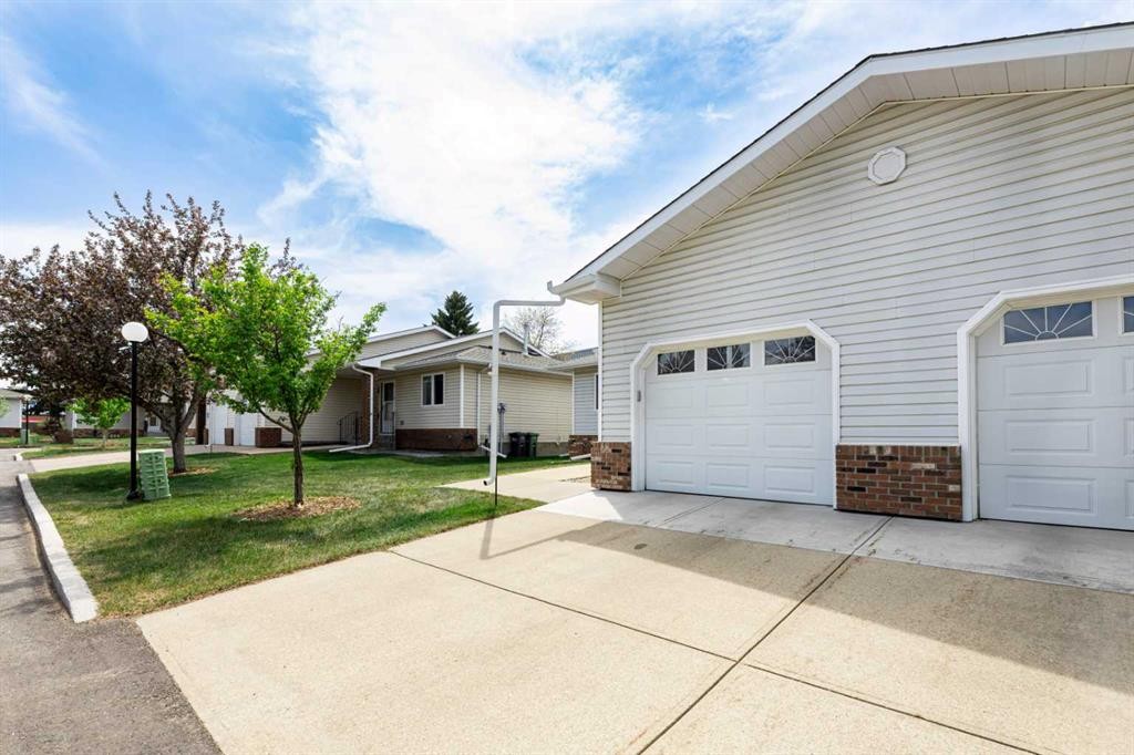 59-2816 Botterill Crescent, Red Deer, AB - Outdoor