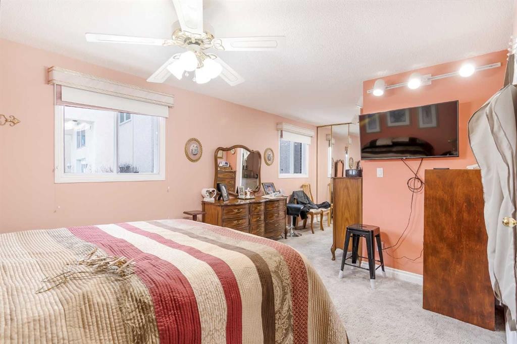 3 Rustic Road, Norglenwold, AB - Indoor Photo Showing Bedroom