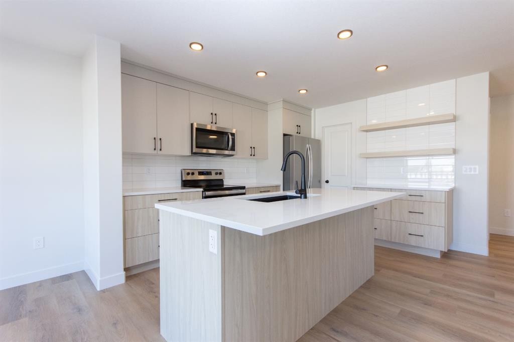 60 Trinity Street, Lacombe, AB - Indoor Photo Showing Kitchen With Upgraded Kitchen
