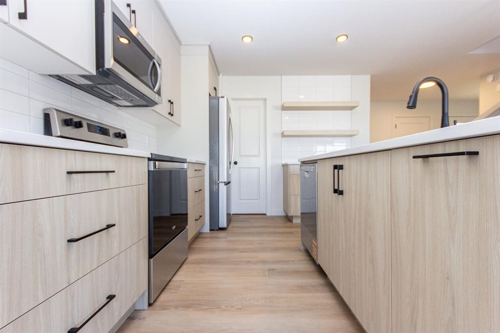 60 Trinity Street, Lacombe, AB - Indoor Photo Showing Kitchen