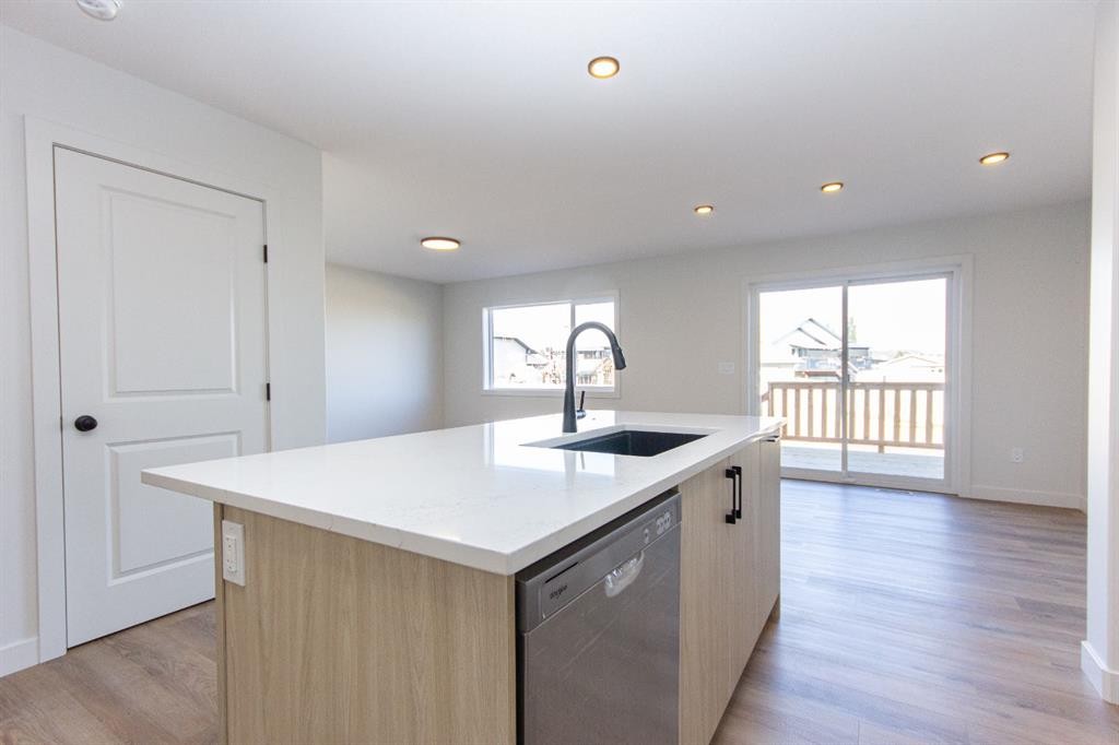 60 Trinity Street, Lacombe, AB - Indoor Photo Showing Kitchen