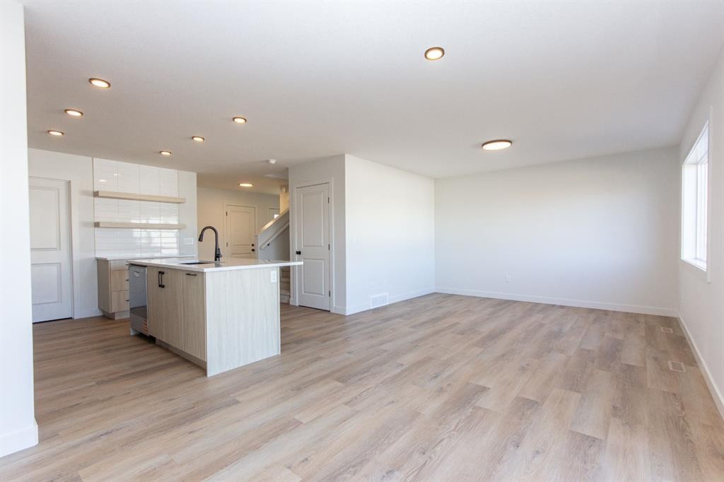 60 Trinity Street, Lacombe, AB - Indoor Photo Showing Kitchen