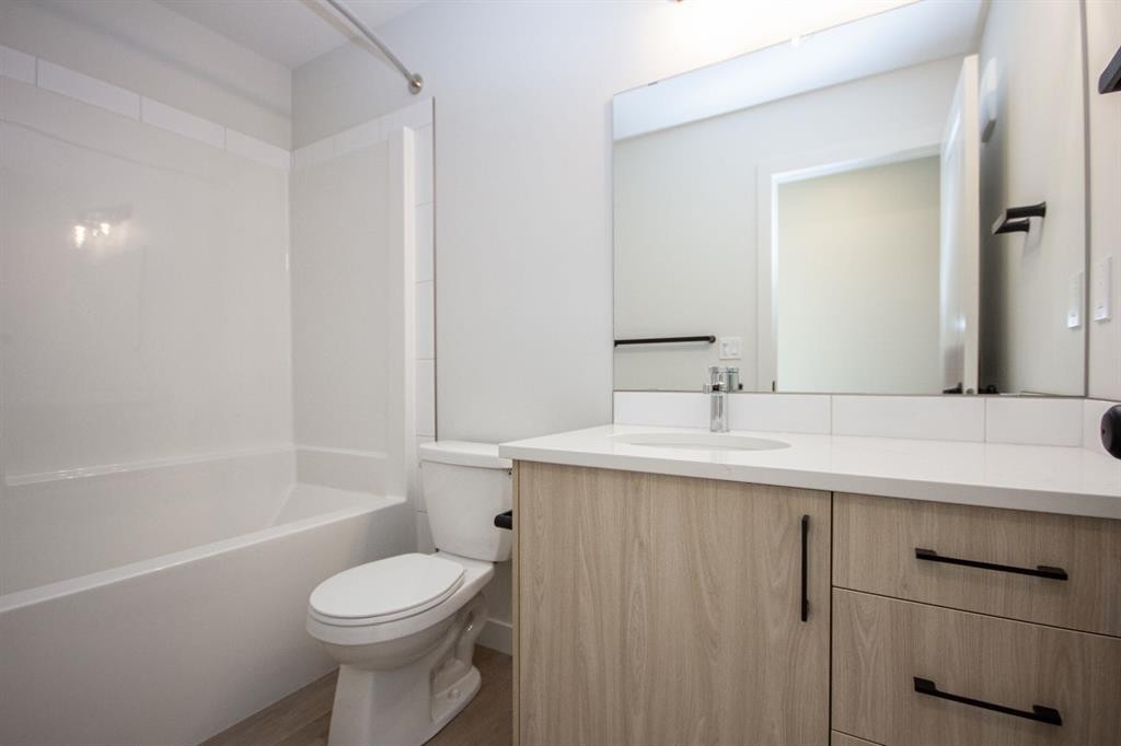60 Trinity Street, Lacombe, AB - Indoor Photo Showing Bathroom