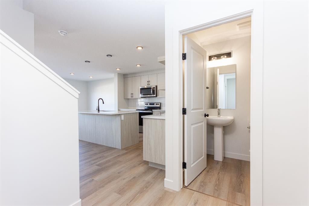 60 Trinity Street, Lacombe, AB - Indoor Photo Showing Kitchen