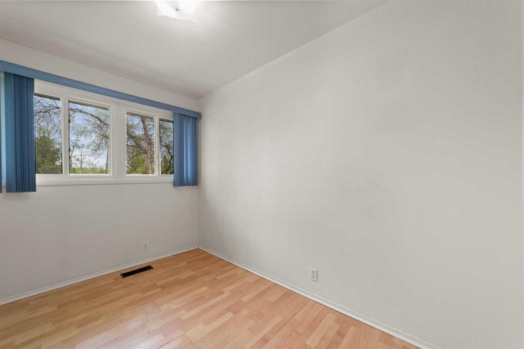 5805 48A Avenue, Camrose, AB - Indoor Photo Showing Other Room