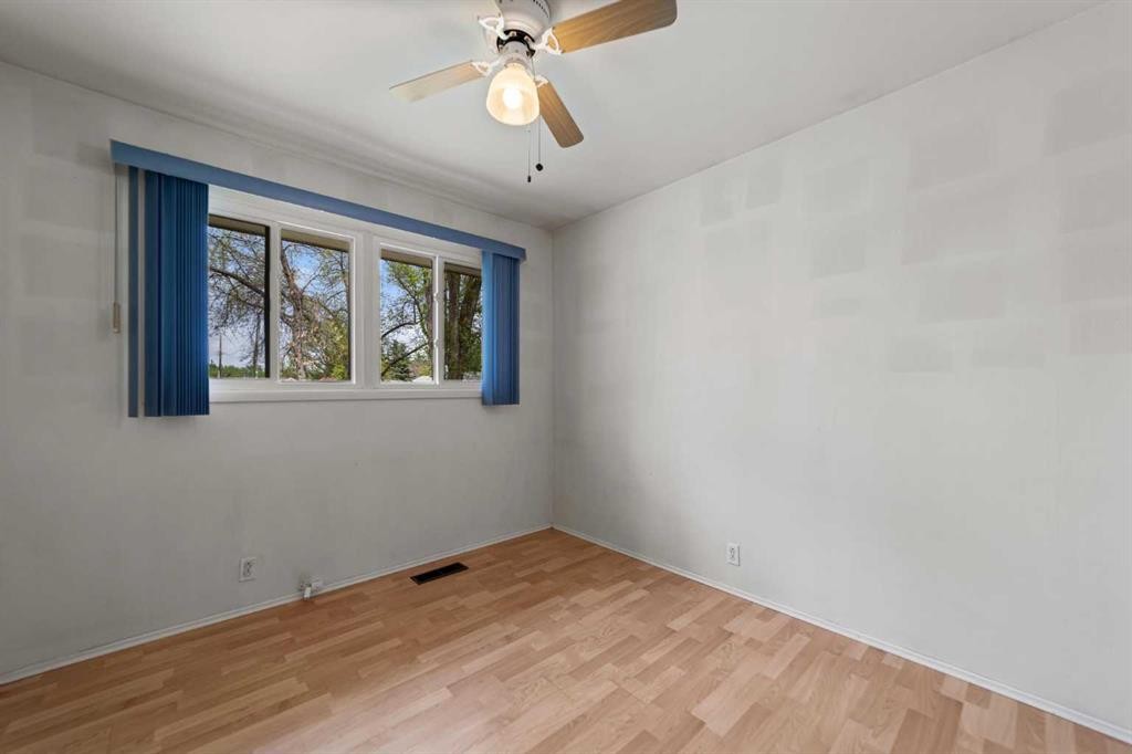 5805 48A Avenue, Camrose, AB - Indoor Photo Showing Other Room