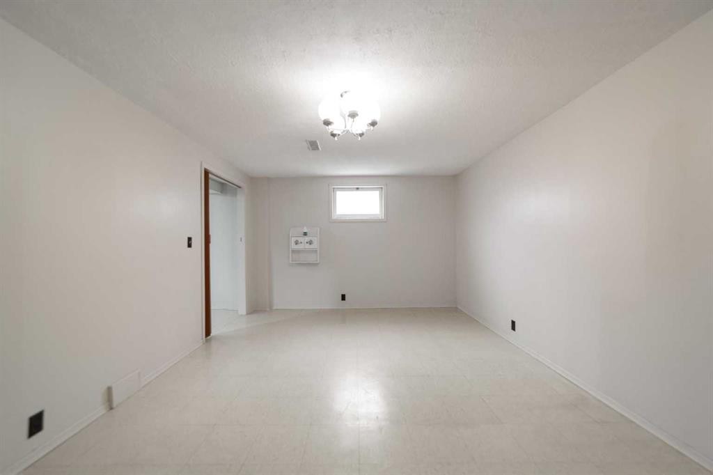 5805 48A Avenue, Camrose, AB - Indoor Photo Showing Other Room