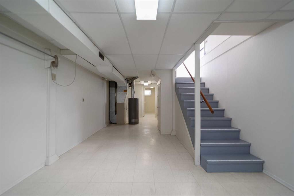 5805 48A Avenue, Camrose, AB - Indoor Photo Showing Other Room
