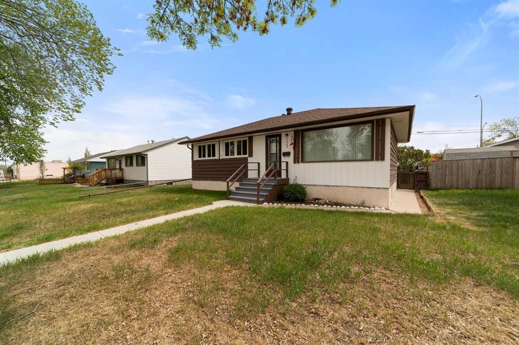 5805 48A Avenue, Camrose, AB - Outdoor