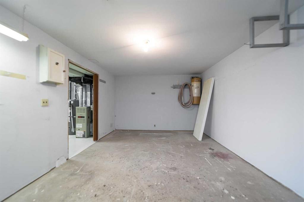 5805 48A Avenue, Camrose, AB - Indoor