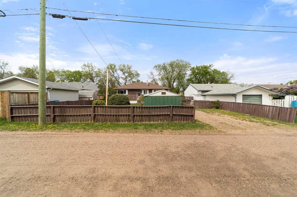 5805 48A Avenue, Camrose, AB - Outdoor