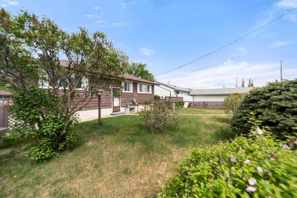 5805 48A Avenue, Camrose, AB - Outdoor