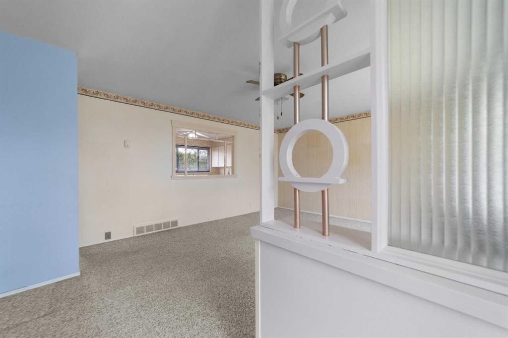 5805 48A Avenue, Camrose, AB - Indoor Photo Showing Other Room