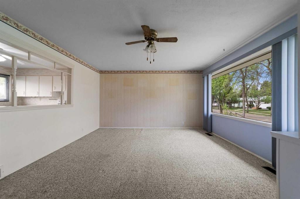 5805 48A Avenue, Camrose, AB - Indoor Photo Showing Other Room