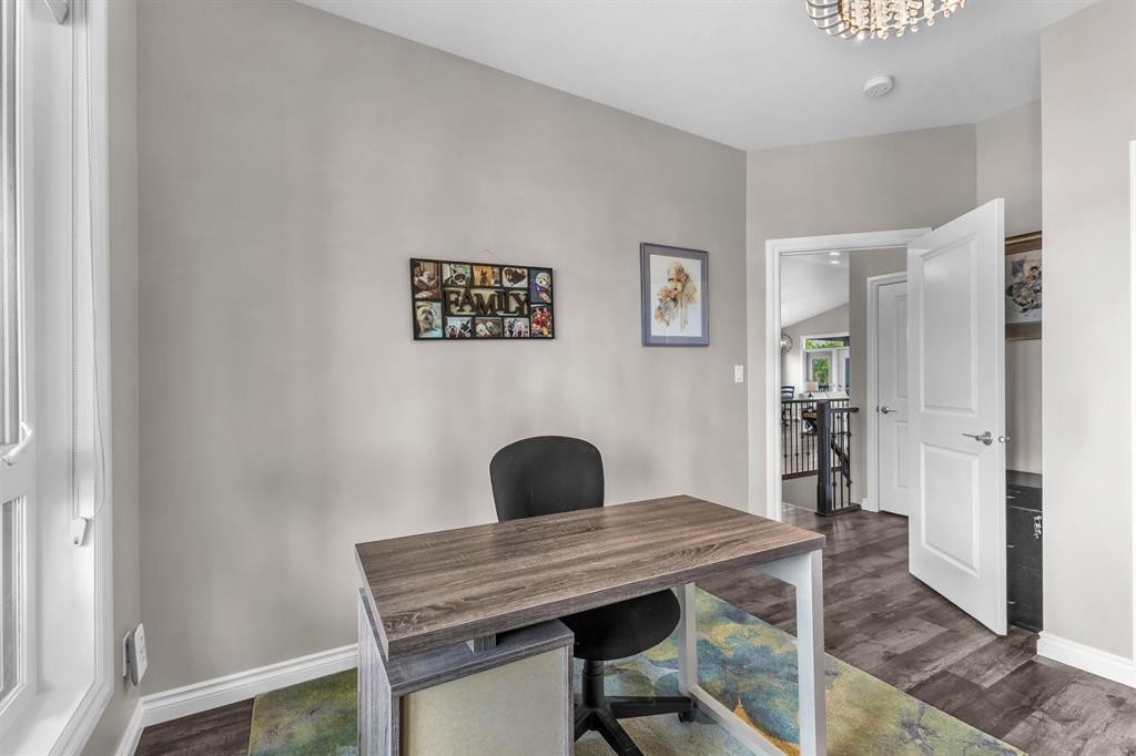 5052 Lakeshore Drive, Sylvan Lake, AB - Indoor Photo Showing Office