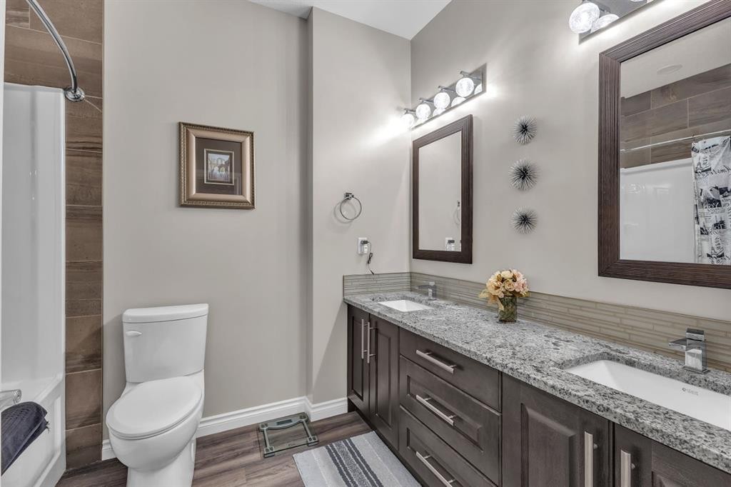 5052 Lakeshore Drive, Sylvan Lake, AB - Indoor Photo Showing Bathroom