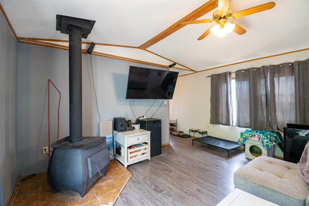 2 Elm Close, Erskine, AB - Indoor