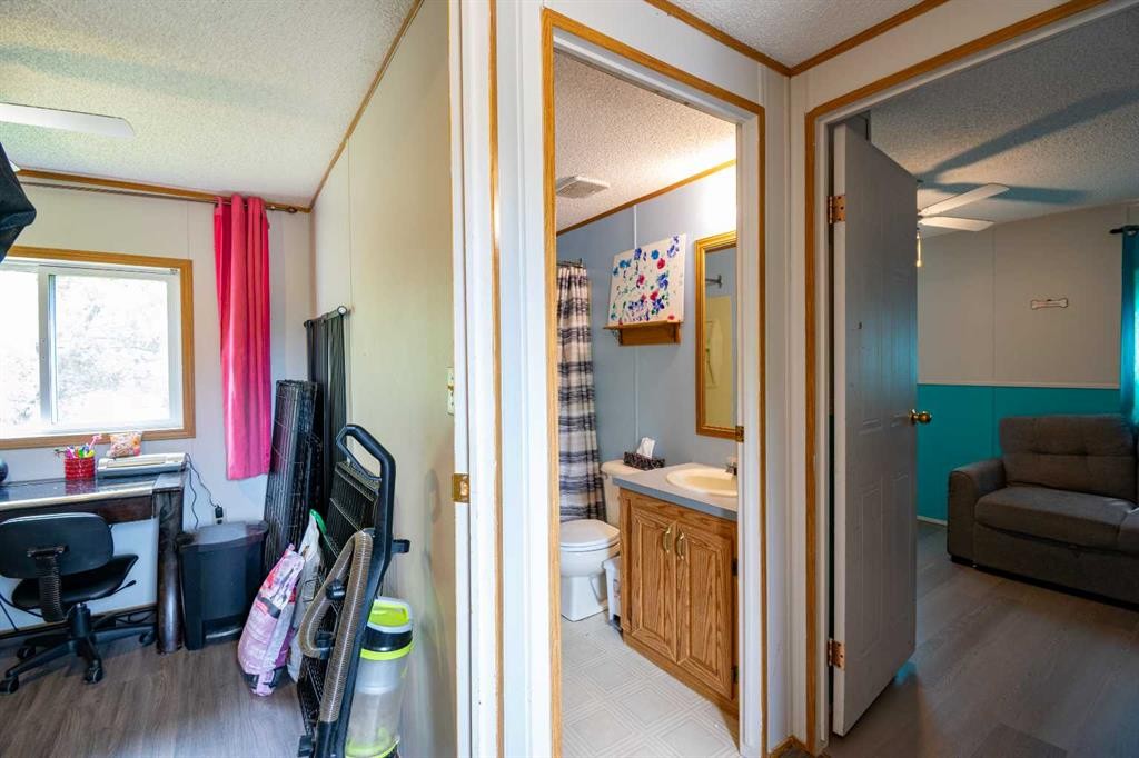 2 Elm Close, Erskine, AB - Indoor
