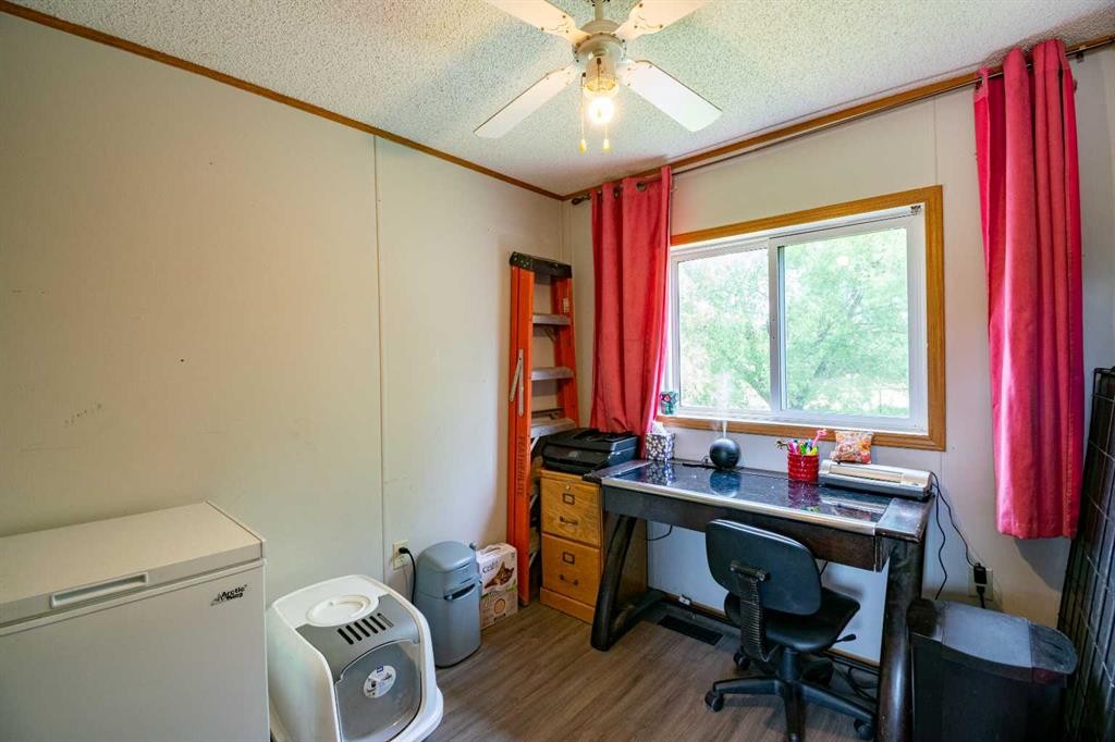 2 Elm Close, Erskine, AB - Indoor Photo Showing Office