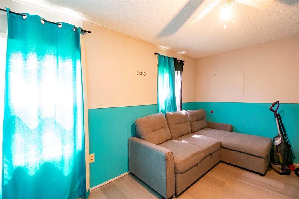 2 Elm Close, Erskine, AB - Indoor