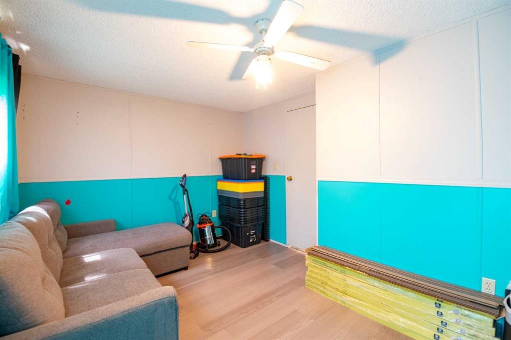 2 Elm Close, Erskine, AB - Indoor Photo Showing Other Room