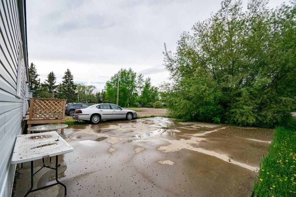 2 Elm Close, Erskine, AB - Outdoor