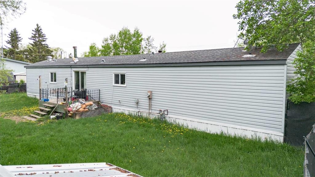 2 Elm Close, Erskine, AB - Outdoor