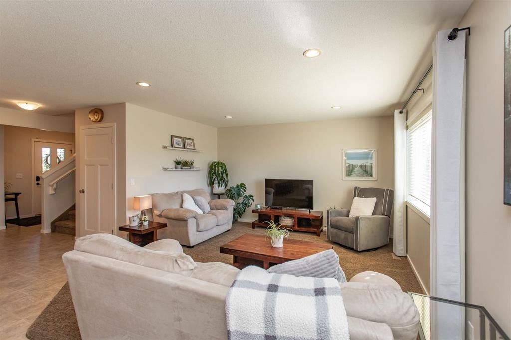 63 Bowman Circle, Sylvan Lake, AB