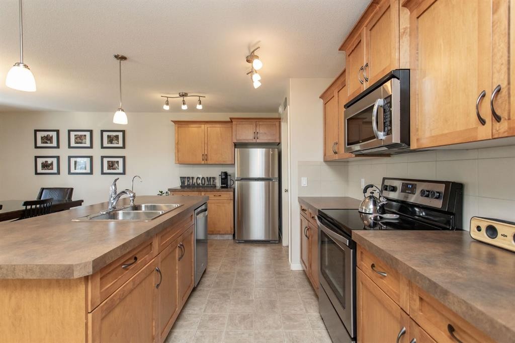 63 Bowman Circle, Sylvan Lake, AB