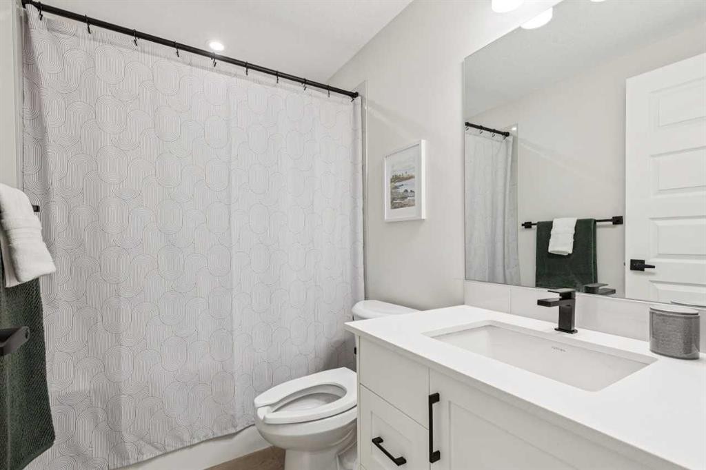 110-63 Belmont Passage Sw, Calgary, AB - Indoor Photo Showing Bathroom