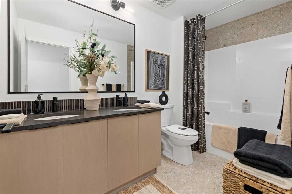 210 Sora Way Se, Calgary, AB - Indoor Photo Showing Bathroom