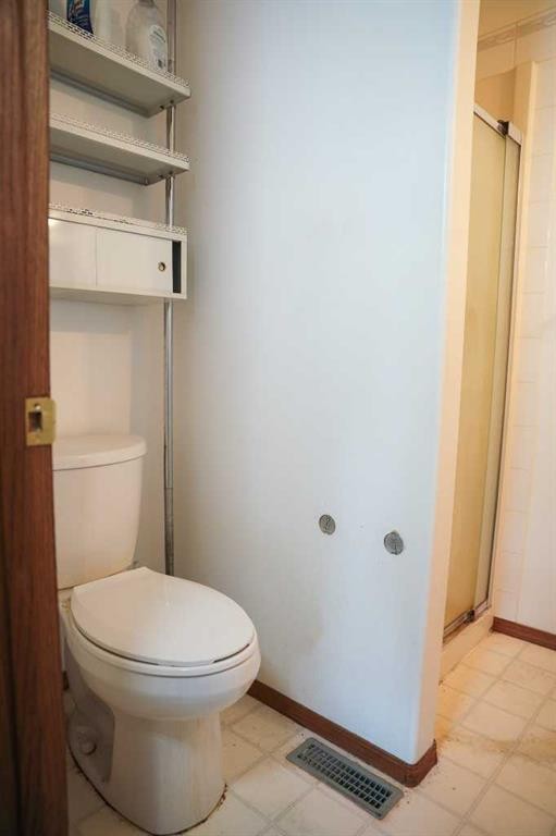 4525 49 Avenue, Hardisty, AB - Indoor Photo Showing Bathroom