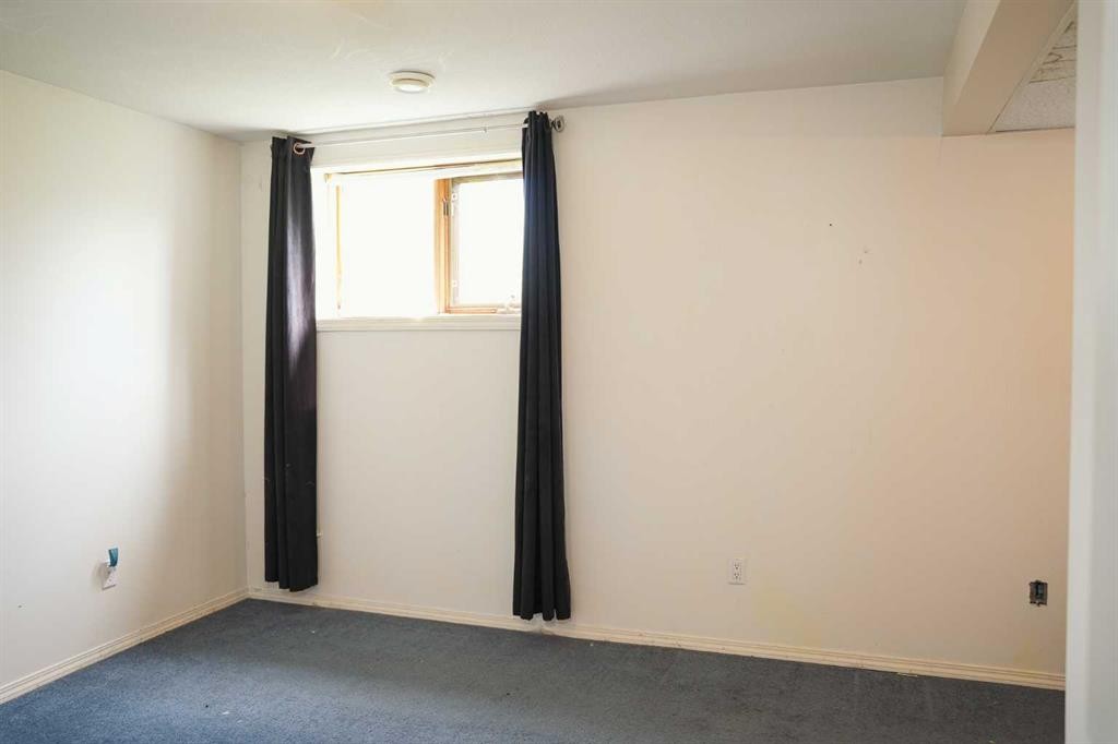 4525 49 Avenue, Hardisty, AB - Indoor Photo Showing Other Room