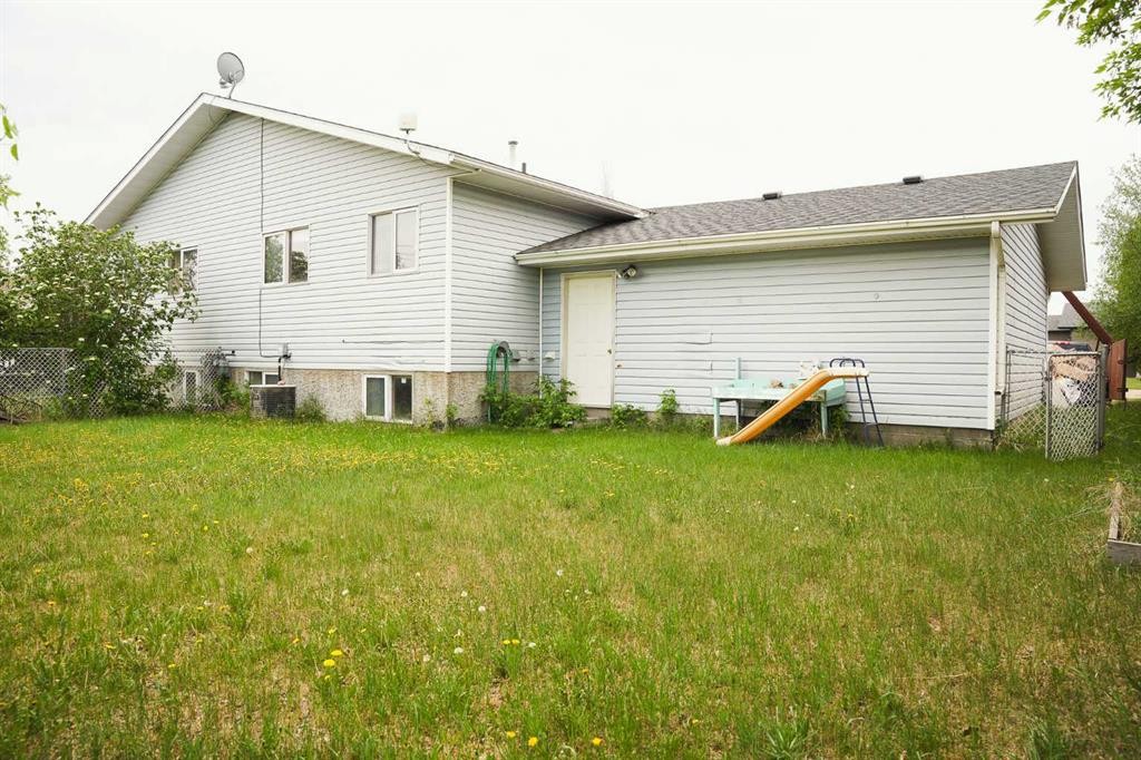 4525 49 Avenue, Hardisty, AB - Outdoor With Exterior